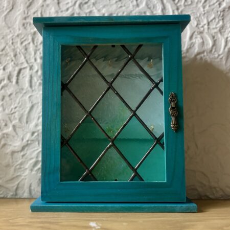 Turkusowa witrynka na klucze