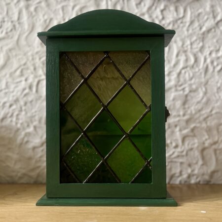 Zielona witrynka na klucze