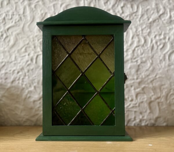 Zielona witrynka na klucze